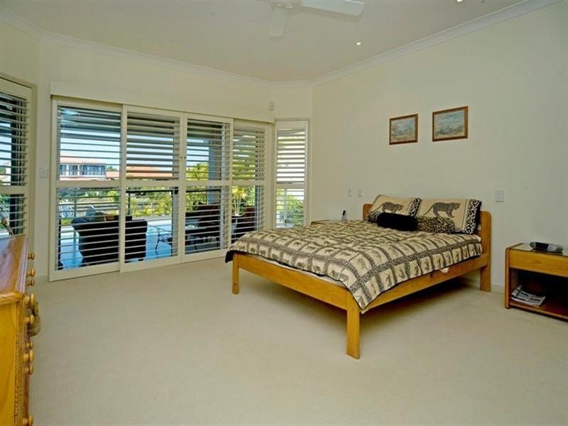 2118 Fernlea Close, Hope Island QLD 4212