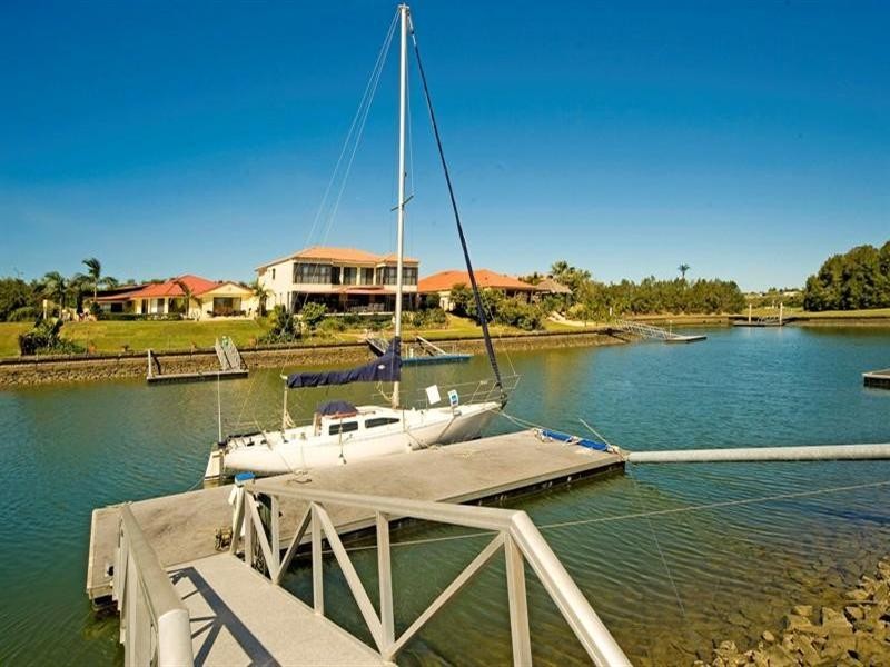 2118 Fernlea Close, Hope Island QLD 4212