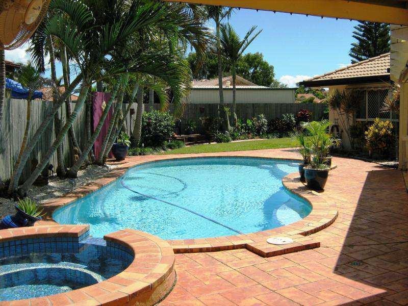 10 Creekview Street, Helensvale QLD 4212
