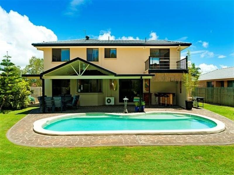 19 Lakeshore Drive, Helensvale QLD 4212