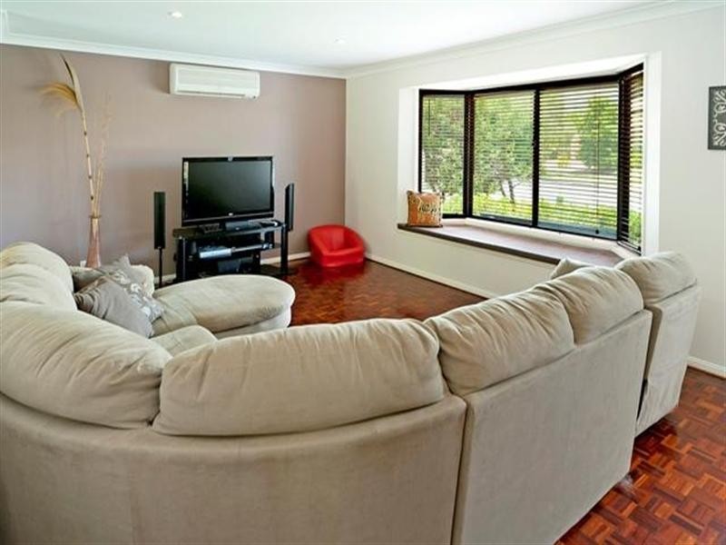 19 Lakeshore Drive, Helensvale QLD 4212