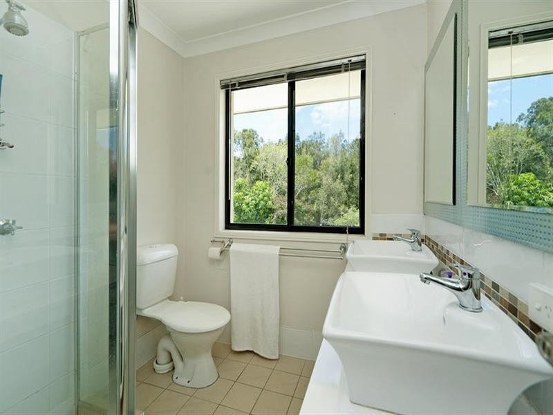 19 Lakeshore Drive, Helensvale QLD 4212