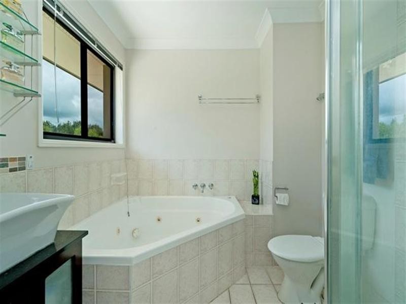 19 Lakeshore Drive, Helensvale QLD 4212