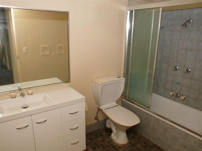 8 2916 Gold Coast Highway, Surfers Paradise QLD 4217