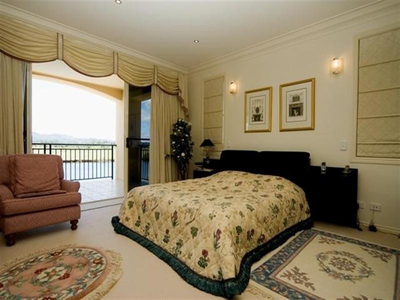 3125 Riverleigh Drive, Hope Island QLD 4212