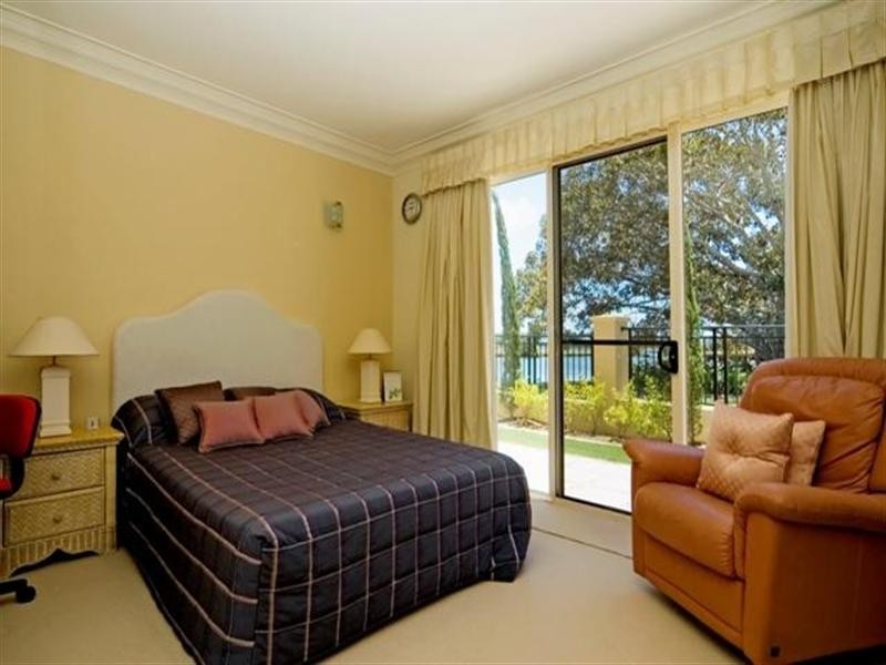 3125 Riverleigh Drive, Hope Island QLD 4212