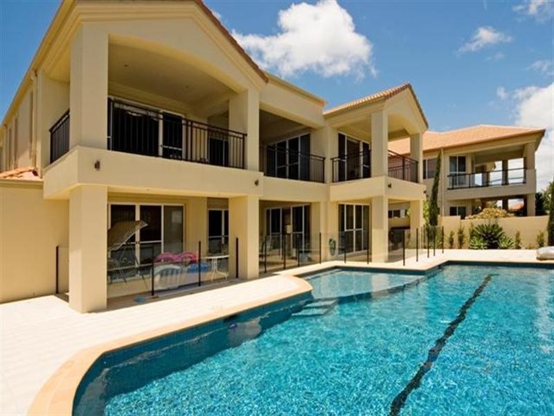 3125 Riverleigh Drive, Hope Island QLD 4212