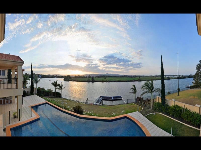 3125 Riverleigh Drive, Hope Island QLD 4212
