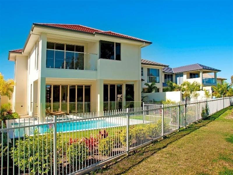 9104 Peter Senior Drive, Hope Island QLD 4212