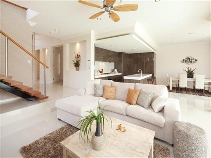 9104 Peter Senior Drive, Hope Island QLD 4212