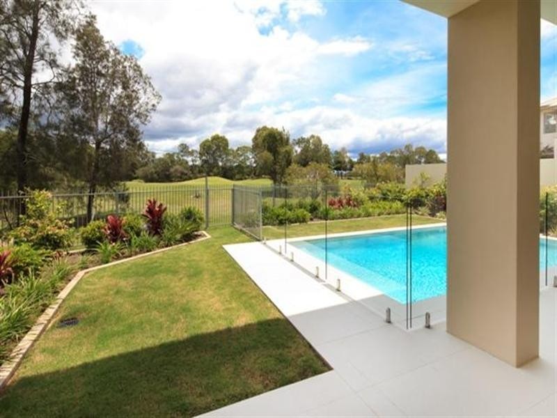 9104 Peter Senior Drive, Hope Island QLD 4212