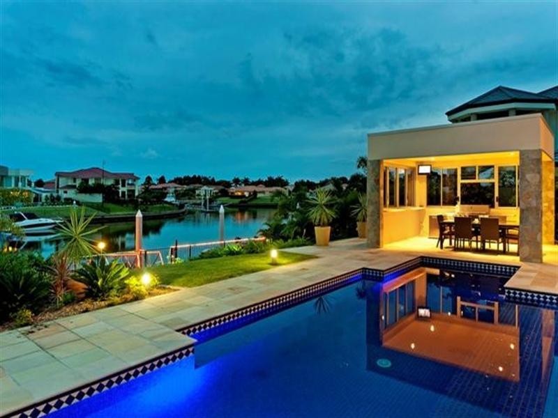2327 Cressbrook Drive, Hope Island QLD 4212