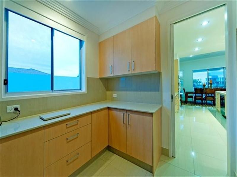 2327 Cressbrook Drive, Hope Island QLD 4212