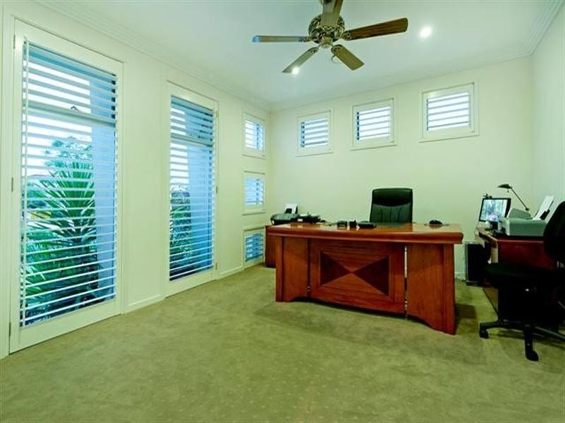 2327 Cressbrook Drive, Hope Island QLD 4212