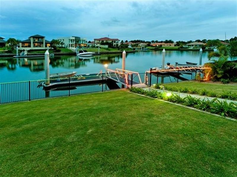 2327 Cressbrook Drive, Hope Island QLD 4212