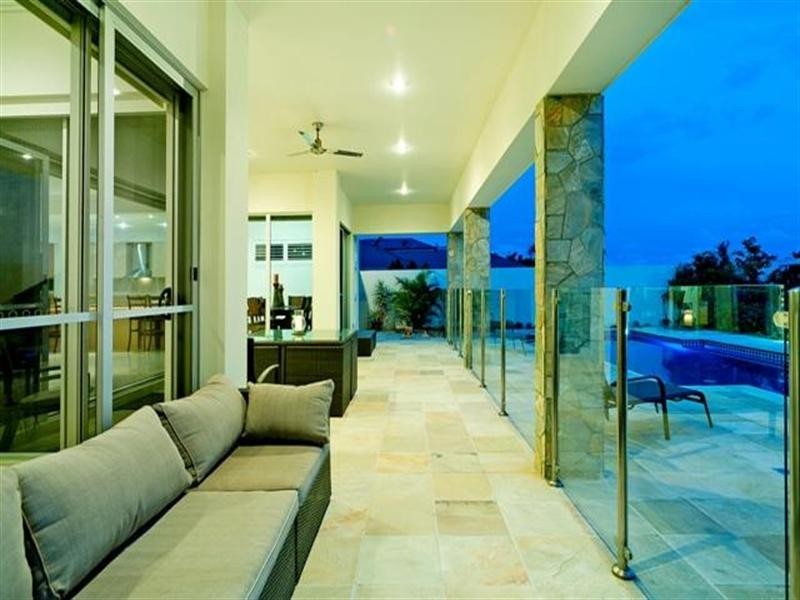 2327 Cressbrook Drive, Hope Island QLD 4212