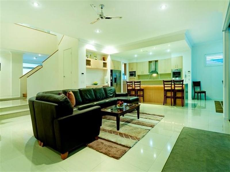 2327 Cressbrook Drive, Hope Island QLD 4212