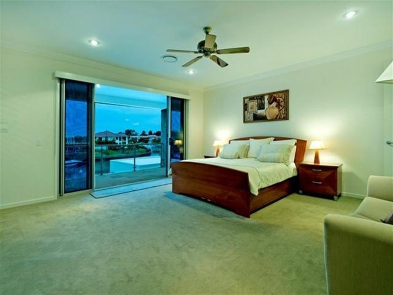 2327 Cressbrook Drive, Hope Island QLD 4212