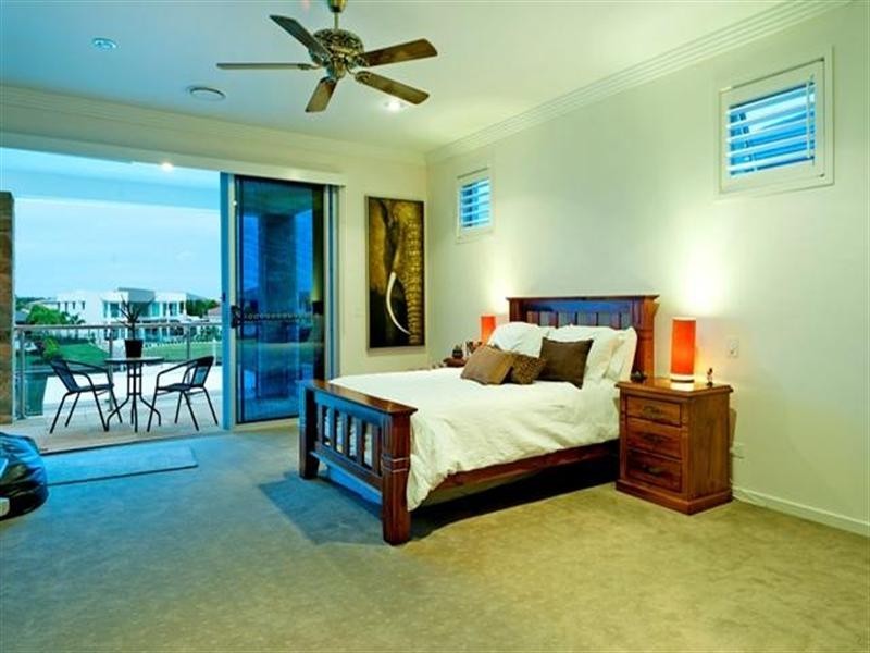 2327 Cressbrook Drive, Hope Island QLD 4212