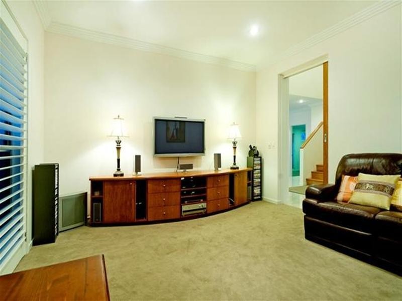 2327 Cressbrook Drive, Hope Island QLD 4212