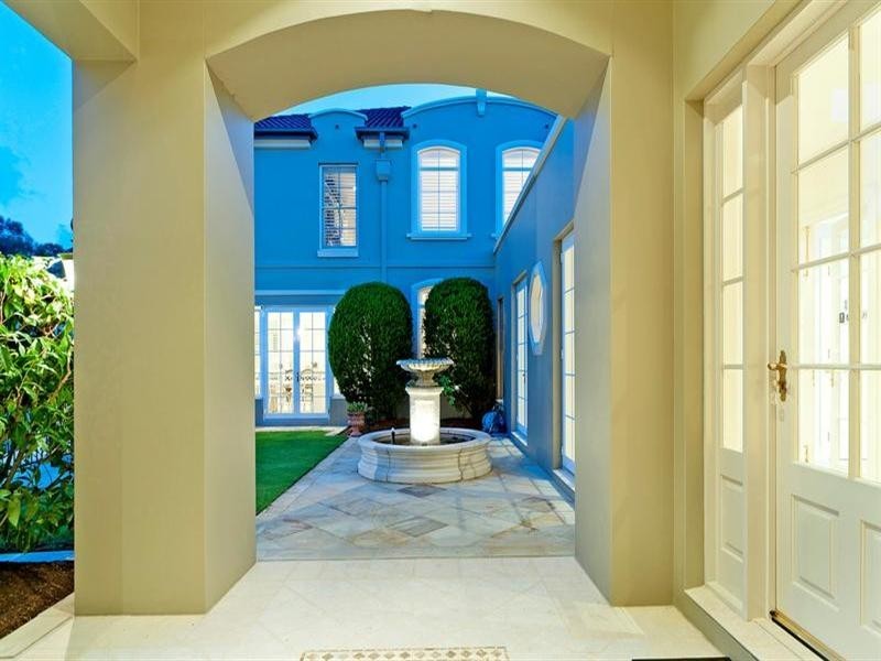 3187 Riverleigh Drive, Hope Island QLD 4212