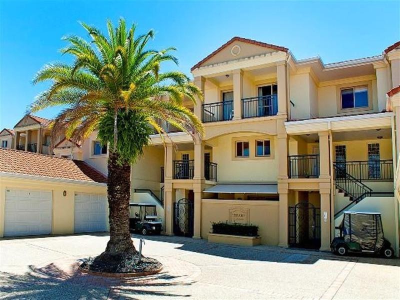 8331 Magnolia Drive East, Hope Island QLD 4212