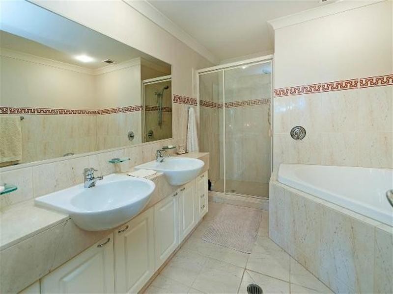 8331 Magnolia Drive East, Hope Island QLD 4212