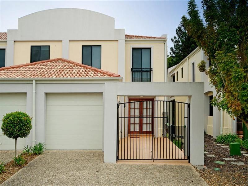 8861 Magnolia Drive, Hope Island QLD 4212