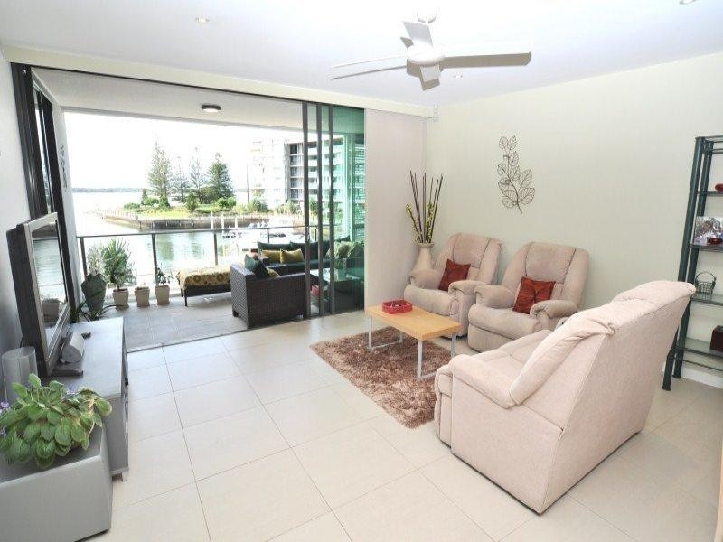 4202 323 Bayview Street, Hollywell QLD 4216