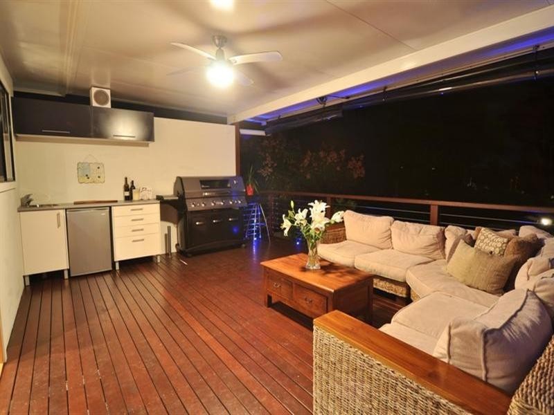 3 Buddeh Street, Hope Island QLD 4212