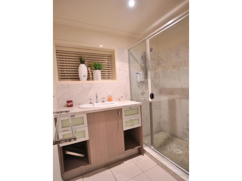 3 Buddeh Street, Hope Island QLD 4212
