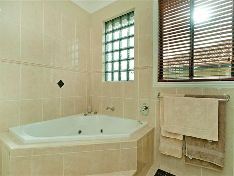 14 Windchimes Way, Hope Island QLD 4212