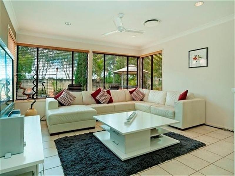 4 Parkwater Terrace, Helensvale QLD 4212