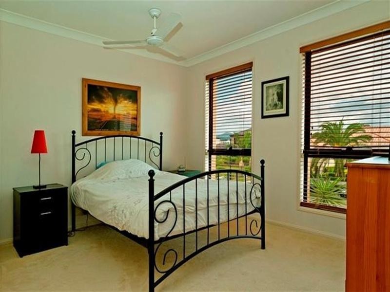 4 Parkwater Terrace, Helensvale QLD 4212