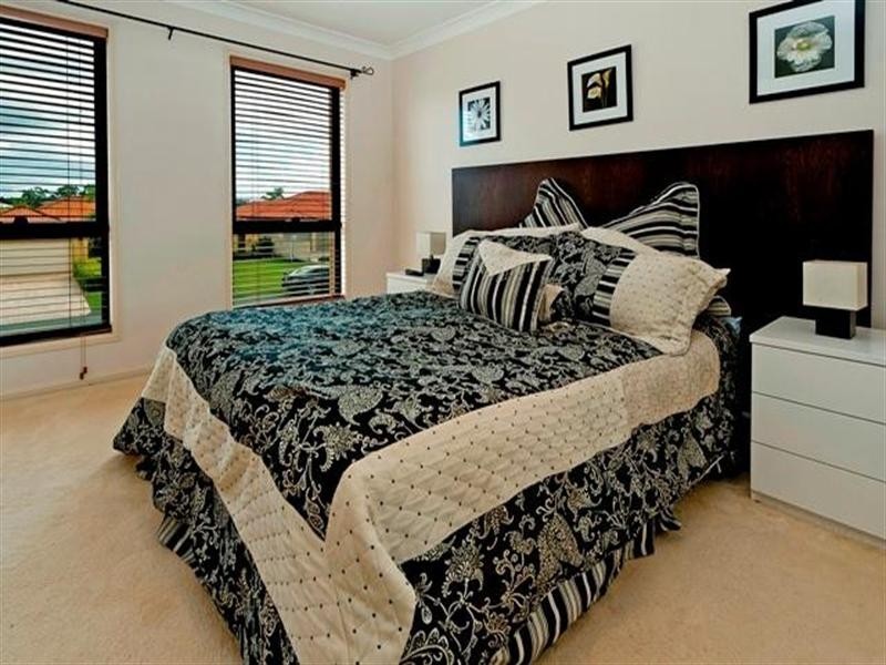 4 Parkwater Terrace, Helensvale QLD 4212