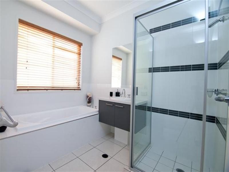 5 Riverlinks Blvd East, Helensvale QLD 4212