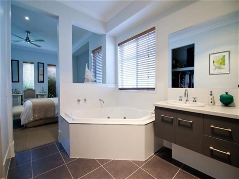 5 Riverlinks Blvd East, Helensvale QLD 4212