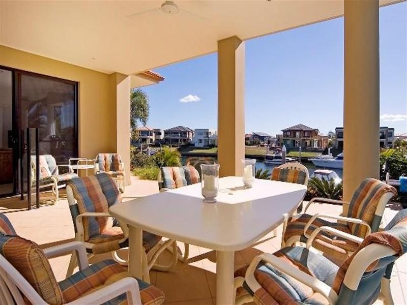 2162 Beaufort Way, Hope Island QLD 4212