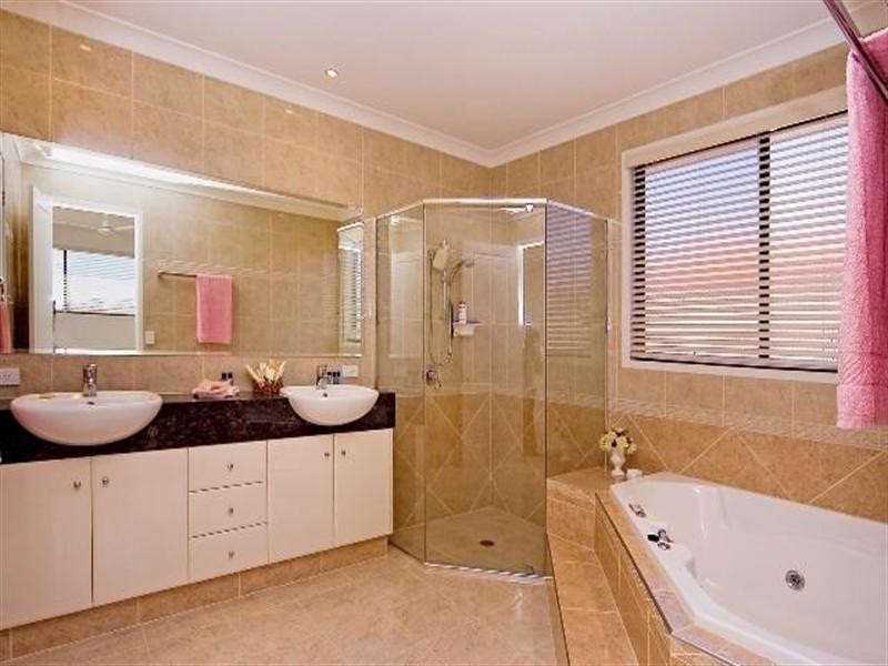 2162 Beaufort Way, Hope Island QLD 4212