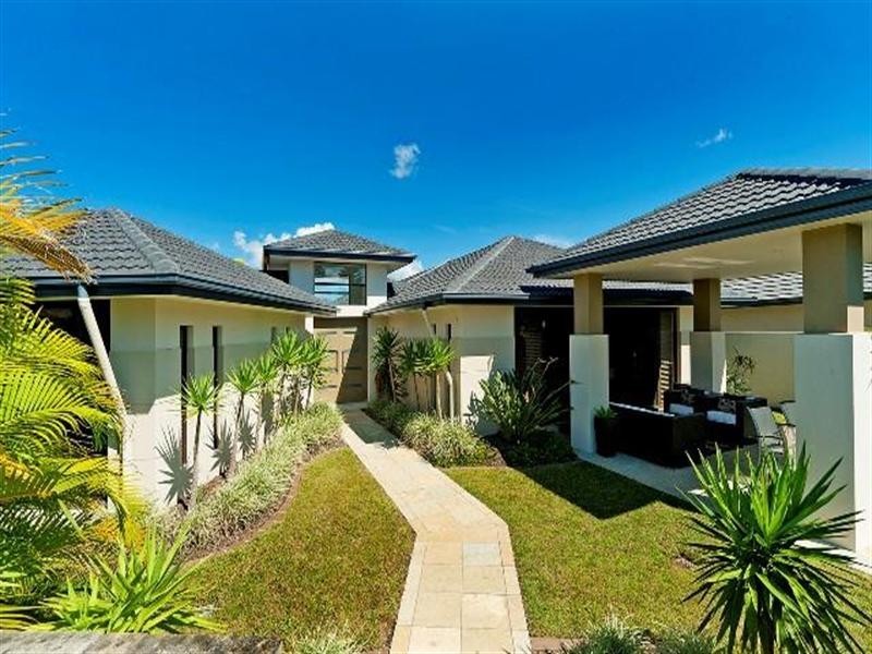 2358 Belmont Court East, Hope Island QLD 4212