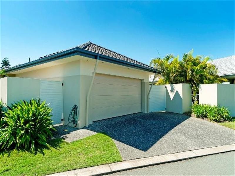 2358 Belmont Court East, Hope Island QLD 4212