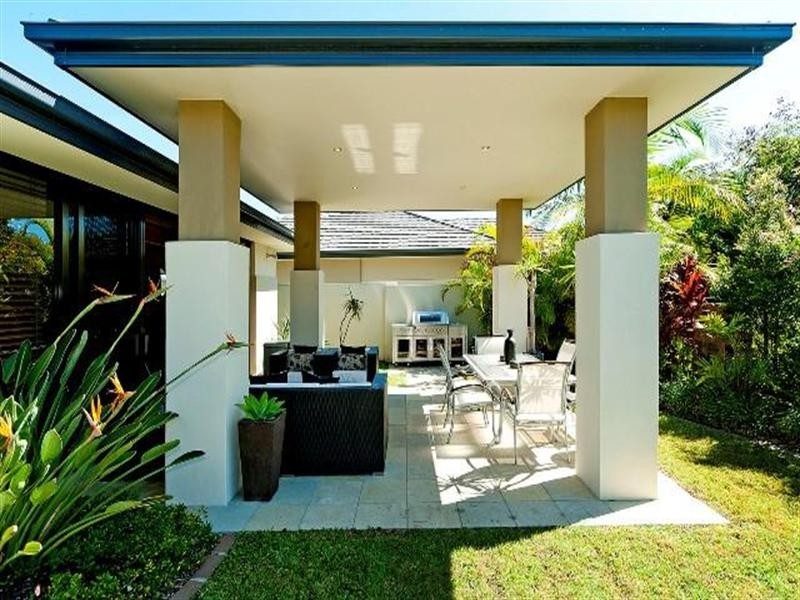 2358 Belmont Court East, Hope Island QLD 4212