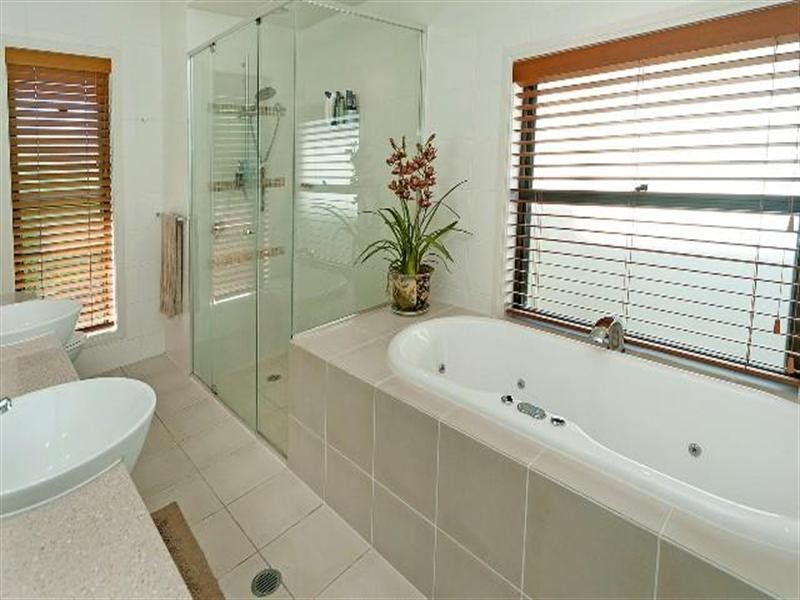 2358 Belmont Court East, Hope Island QLD 4212