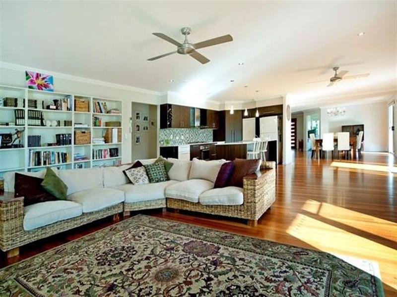 2 Dunnes Avenue, Hope Island QLD 4212