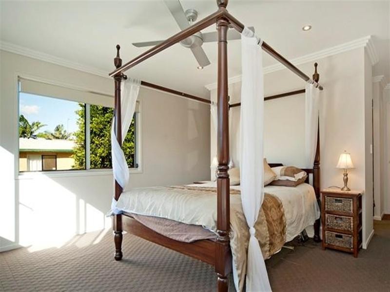 2 Dunnes Avenue, Hope Island QLD 4212