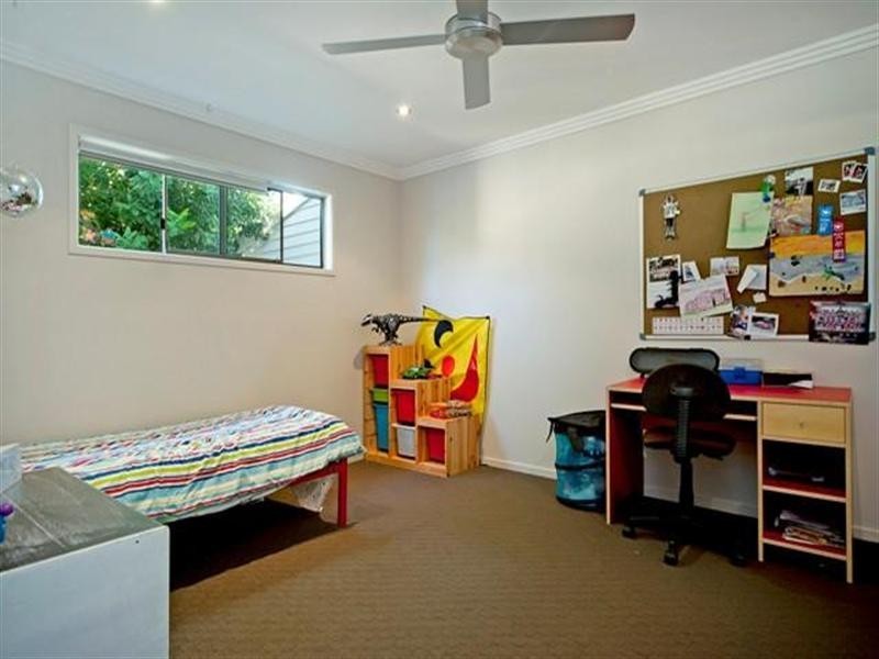 2 Dunnes Avenue, Hope Island QLD 4212