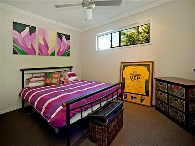 2 Dunnes Avenue, Hope Island QLD 4212