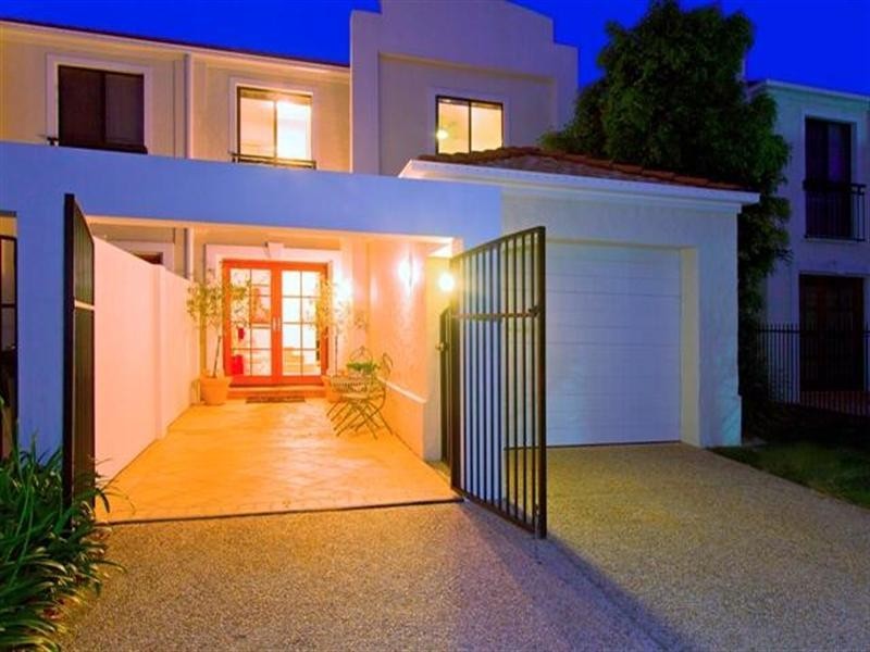 8896 Magnolia Drive East, Hope Island QLD 4212