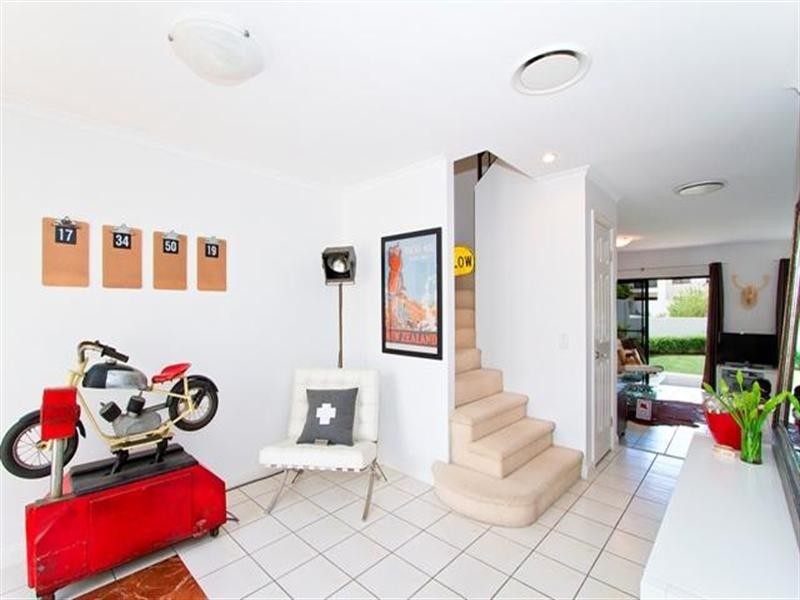 8896 Magnolia Drive East, Hope Island QLD 4212