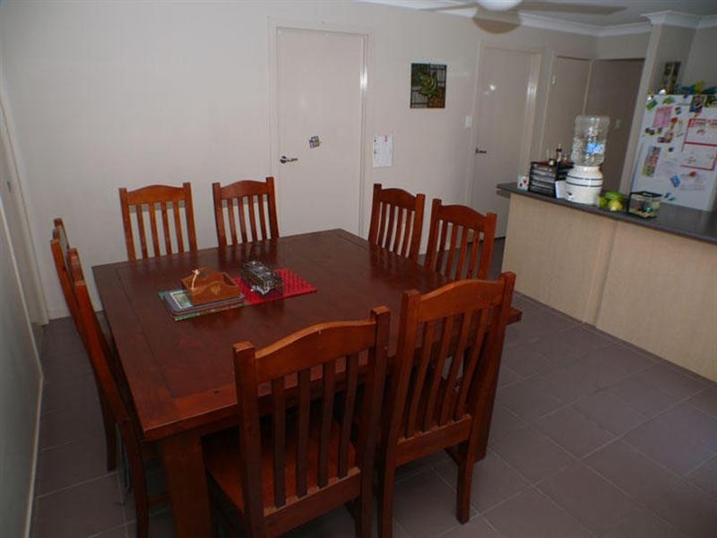 16 Lake Manchester Street, Logan Reserve QLD 4133